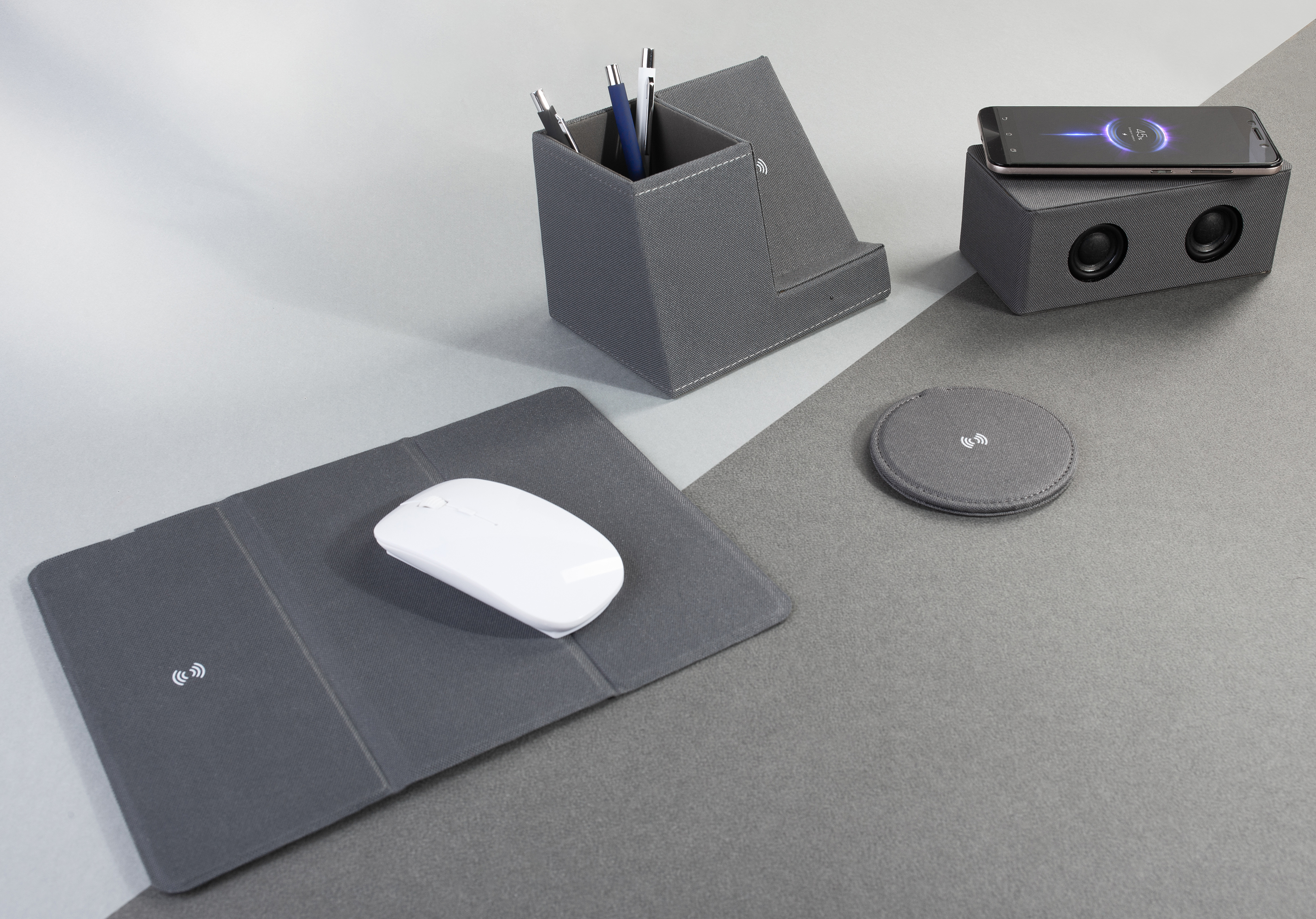 ���������� ������������ �������� ���������� "Cool Gray", �������������� ������� (RPET)